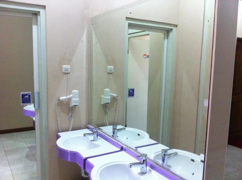 Cabin Hotel Sutomo Jogjacarta Exterior foto